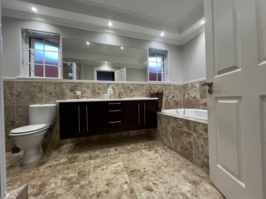 To Let 4 Bedroom Property for Rent in Walmer Eastern Cape